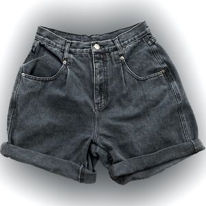 Women’s 80s vintage high waisted Britannia jean shorts, size 6. Very rare find!